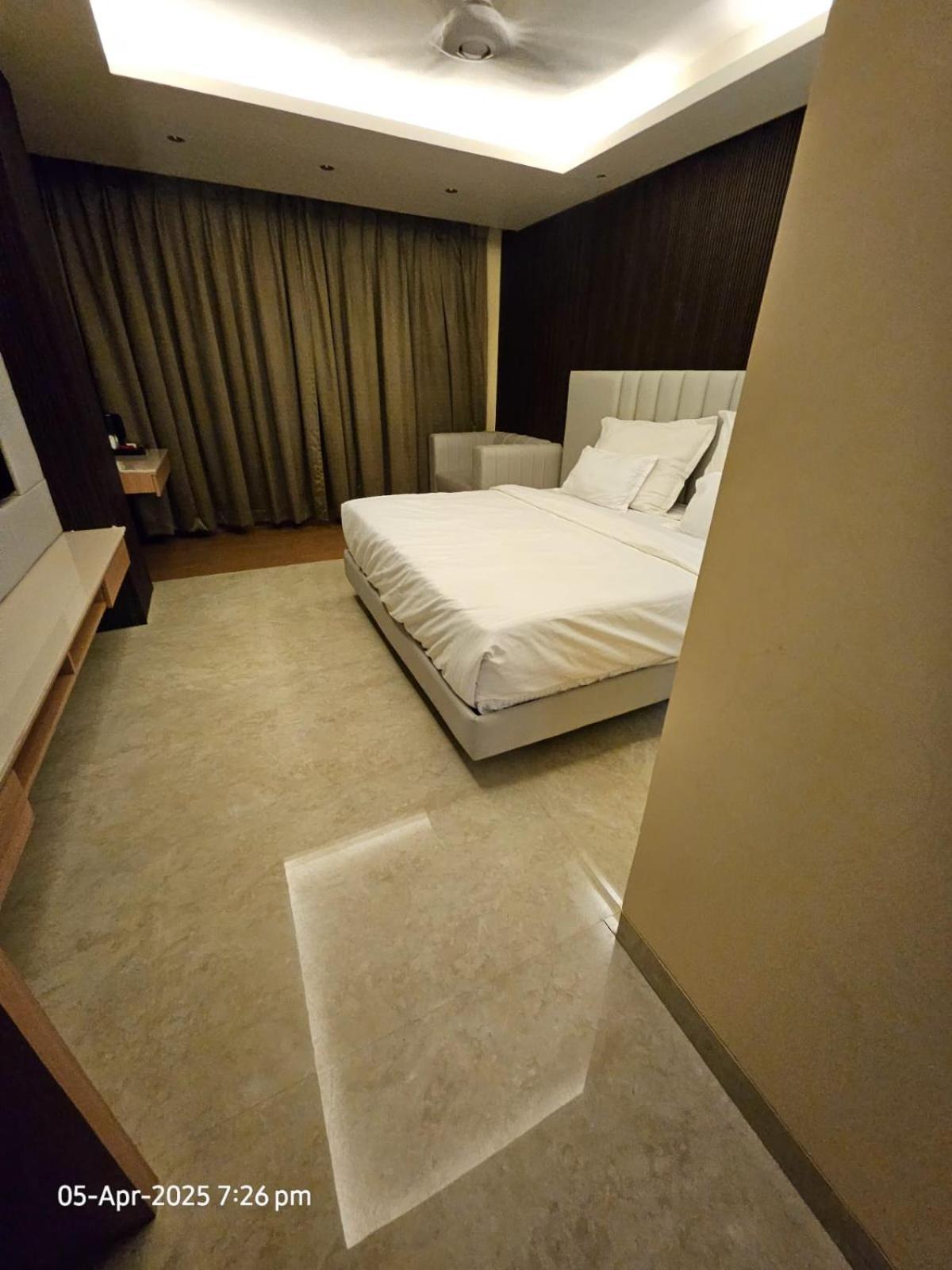 The Grand Suncity Hotel & Resorts Бопал Екстериор снимка